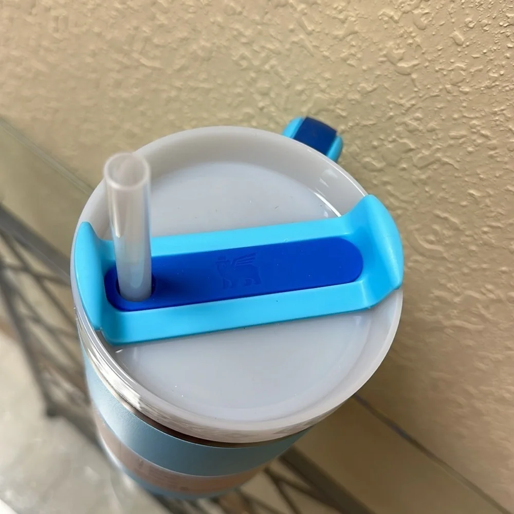 Stanley Pool Blue 40z - Picture 5 of 9